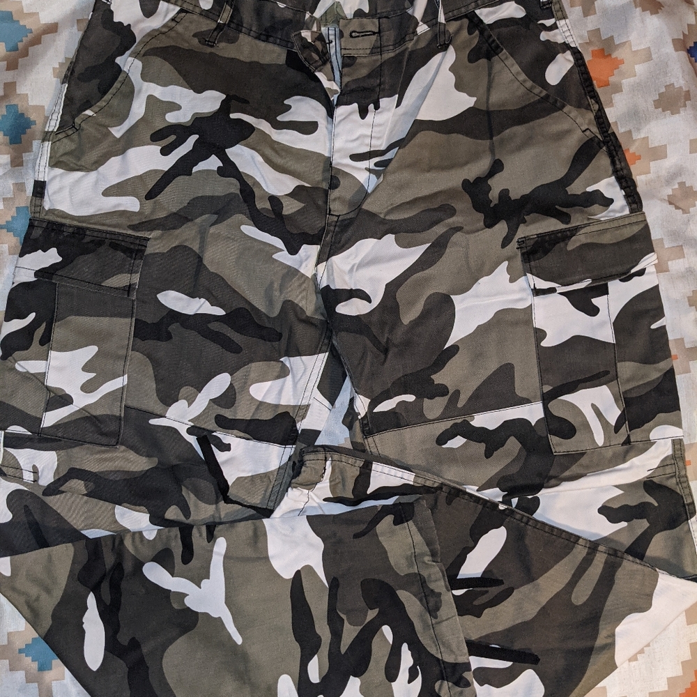 Camofluage white and black cargo pants